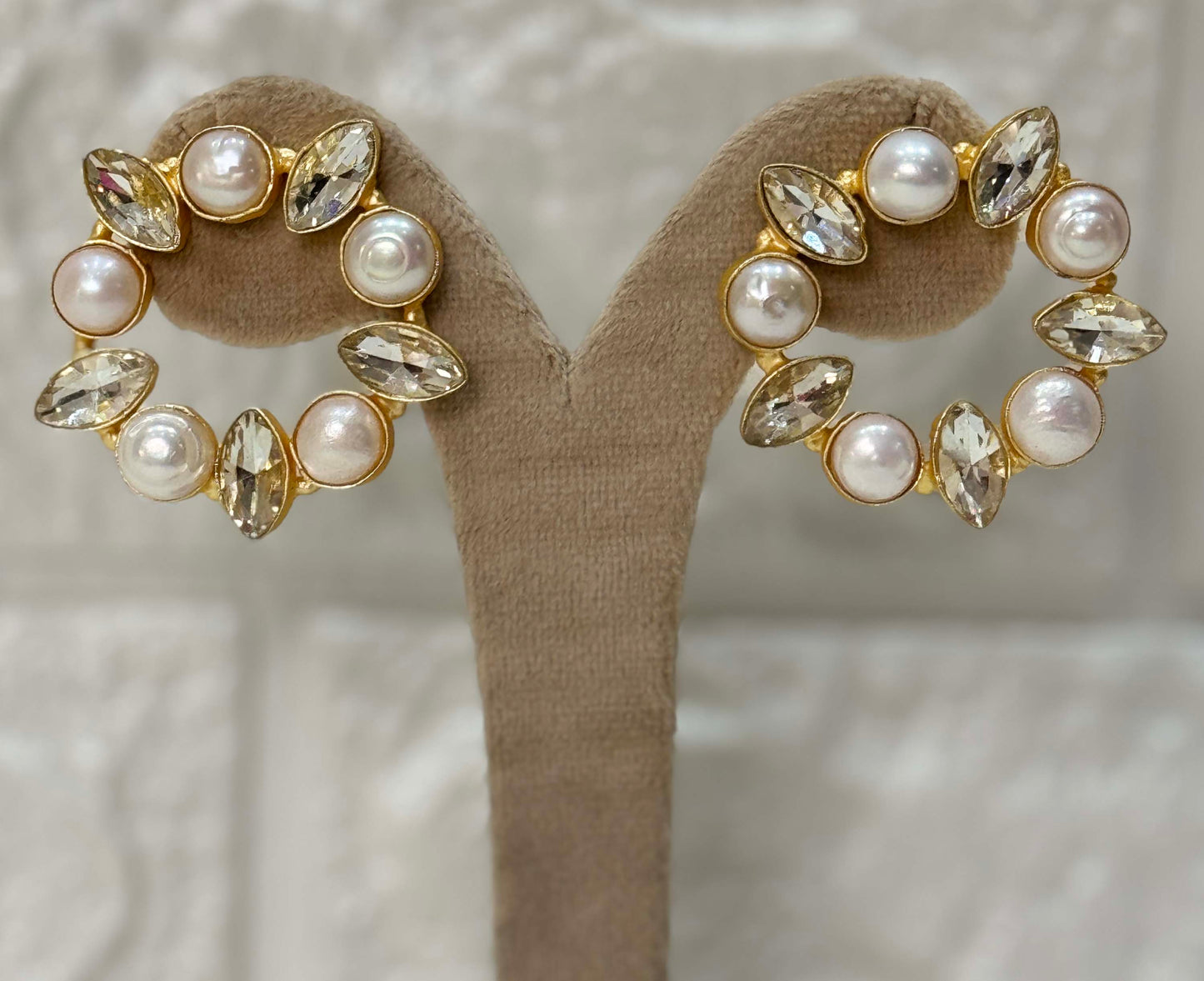 Pearl Round Studs